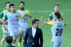 El presidente de Aldosivi dijo que Gago y Palermo lo dejaron en banda.