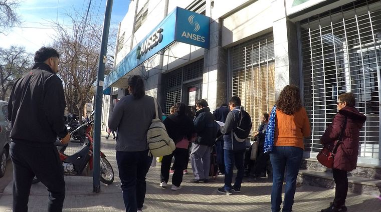 Todos los bonos y beneficios que pagará Anses antes de Navidad Foto: ALF PONCE MERCADO / MDZ
