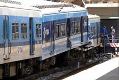 El choque se produjo a las 8:33, cuando el tren N° 3772 de la línea Sarmiento no detuvo su marcha y colisionó con los paragolpes de contención en la plataforma 2 de la estación terminal de Once. Foto: NA