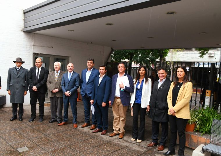 Algunos integrantes de la Corte junto a funcionarios del Gobierno Foto: ALF PONCE MERCADO / MDZ