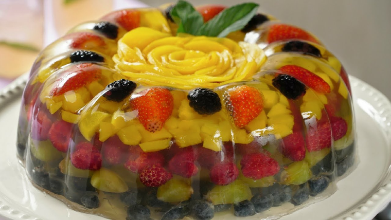 La receta combina lo mejor de dos mundos: el dulzor de la gelatina y la frescura natural de las frutas. La receta combina lo mejor de dos mundos: el dulzor de la gelatina y la frescura natural de las frutas.