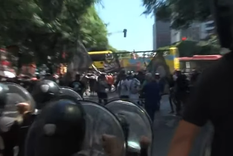 tension en la secretaria de trabajo: disparos y corridas en la protesta de los trabajadores de fate