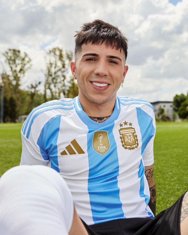 Conoce tres fragancias muy parecidas a la que elige Enzo Fernández para su día a día Foto: Instagram