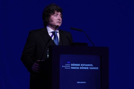 Javier Milei aprovechó el escenario empresarial para defender con vehemencia el rumbo de su gestión. Javier Milei aprovechó el escenario empresarial para defender con vehemencia el rumbo de su gestión.