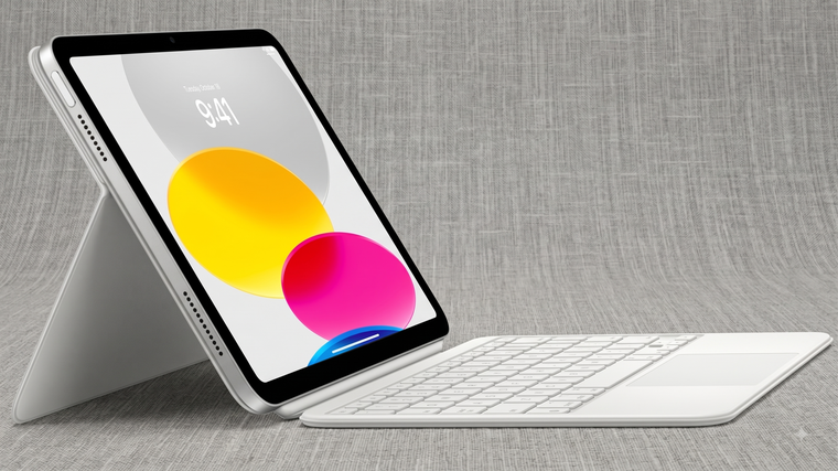 El modelo Apple Magic Keyboard Folio combina un teclado desmontable con una cubierta protectora con pie de apoyo. El modelo Apple Magic Keyboard Folio combina un teclado desmontable con una cubierta protectora con pie de apoyo.