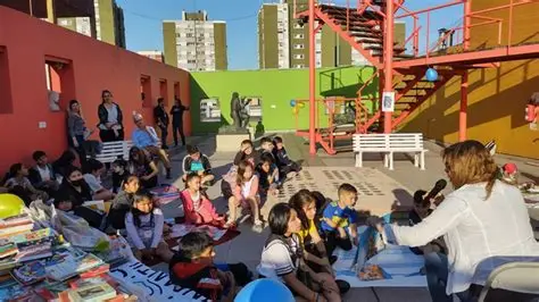 Al ir mermando los niños en la sociedad, también se nos irán acabando las nuevas ideas. Al ir mermando los niños en la sociedad, también se nos irán acabando las nuevas ideas.