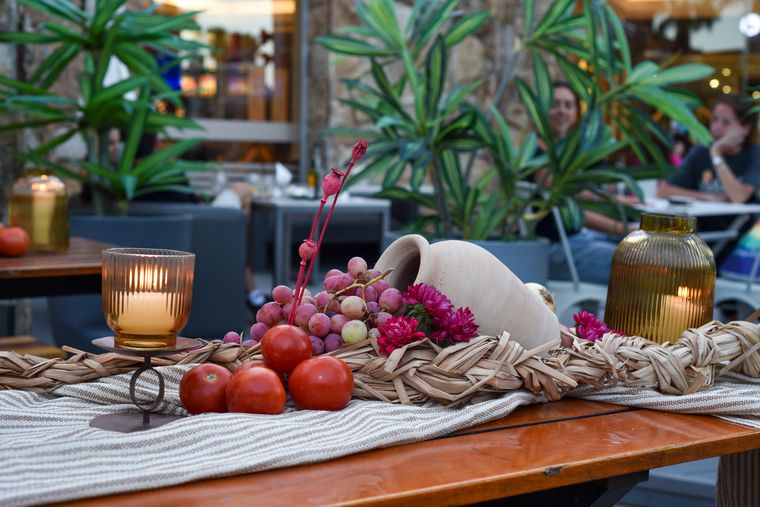 McDonald’s y Bodega Santa Julia celebran la Vendimia con un menú único en el mundo. McDonald’s y Bodega Santa Julia celebran la Vendimia con un menú único en el mundo.