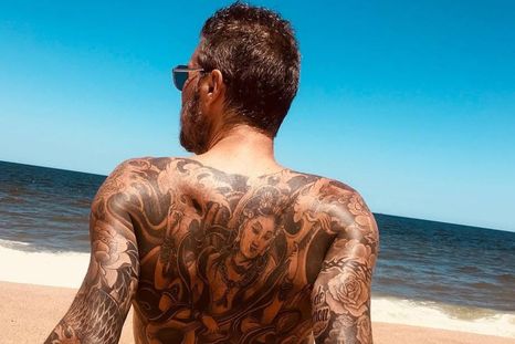 El hombre en cuestión y una soltería casi confirmada. El hombre en cuestión y una soltería casi confirmada.