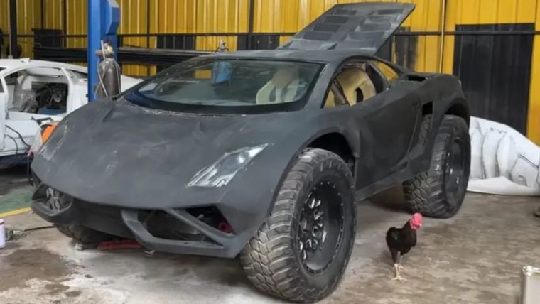 Gallardo Hilux Las réplicas unifican el diseño del superdeportivo italiano con el de una de las camionetas medianas más famosas del mundo.