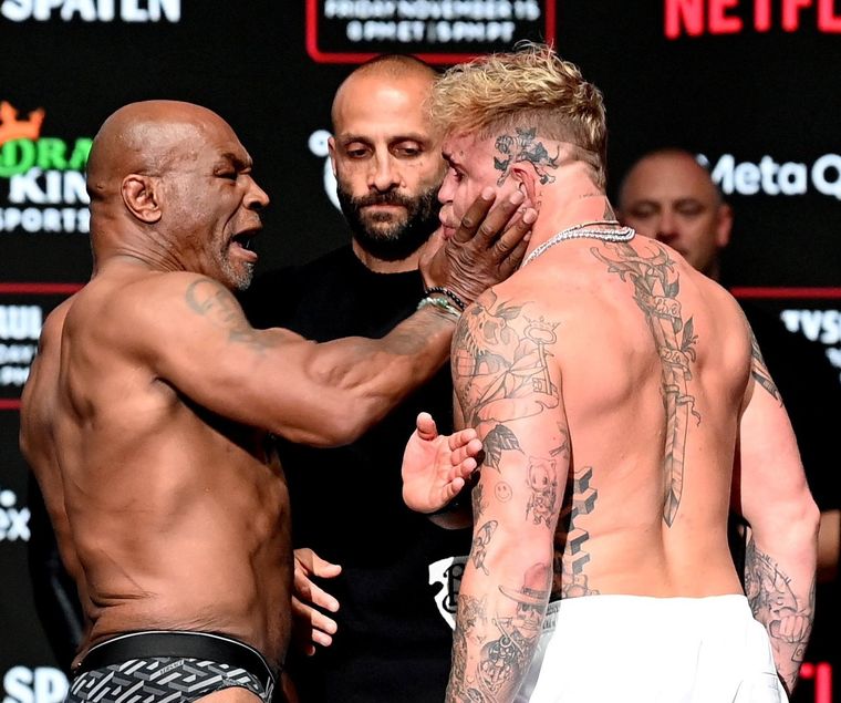 El momento del impacto: Tyson calentó la previa. Foto: @ChampRDS