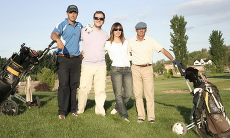 Los jugadores Pablo Alvarez y Fernando Pizarro junto a los periodistas Federico Croce y Florencia Da Souza. Foto: Gentileza pocion.com.ar
