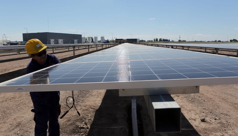 Construcción de uno de los parques solares más importantes de Mendoza. Foto: Prensa Gobierno de Mendoza