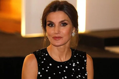 La reina Letizia es pura influencia en materia de sofisticación. Foto: EFE