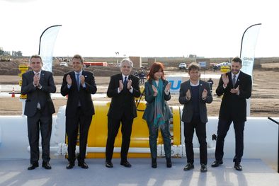 MDZol | Socios y enemigos. Cristina Fernández de Kirchner y Sergio Massa junto a Alberto Fernández en la inauguración del Gasoducto. Foto: Noticias Argentinas