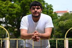 Amine Kessaci tenía 17 años cuando mataron a uno de sus hermanos; ahora asesinaron a otro. Amine Kessaci tenía 17 años cuando mataron a uno de sus hermanos; ahora asesinaron a otro.