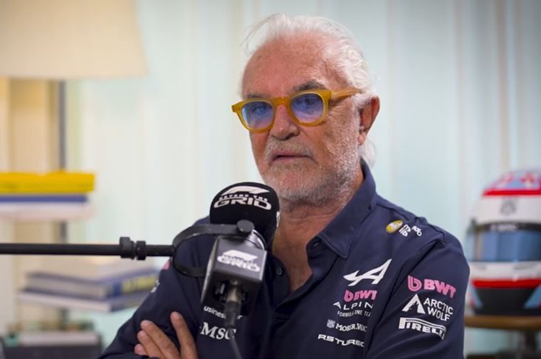 Flavio Briatore volvió a referirse a una de las escenas más comentadas de Drive to Survive y defendió su forma de gestionar a los pilotos. Flavio Briatore volvió a referirse a una de las escenas más comentadas de Drive to Survive y defendió su forma de gestionar a los pilotos.