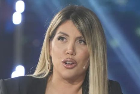 Incómodo momento tras la llegada al país. Foto: Prensa Telefe. Incómodo momento tras la llegada al país. Foto: Prensa Telefe.