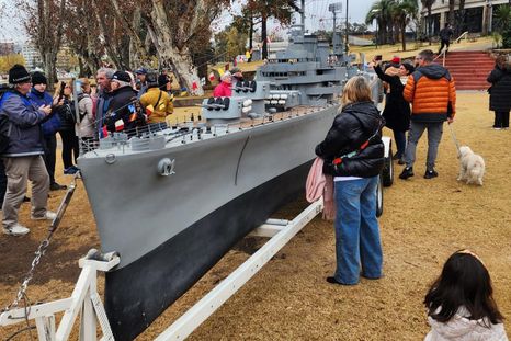 Este viernes 11 y sábado 12 de julio, Carlos Paz se convierte en sede de un emotivo homenaje a los 323 héroes argentinos que perdieron la vida en el hundimiento del Crucero ARA General Belgrano. Este viernes 11 y sábado 12 de julio, Carlos Paz se convierte en sede de un emotivo homenaje a los 323 héroes argentinos que perdieron la vida en el hundimiento del Crucero ARA General Belgrano.
