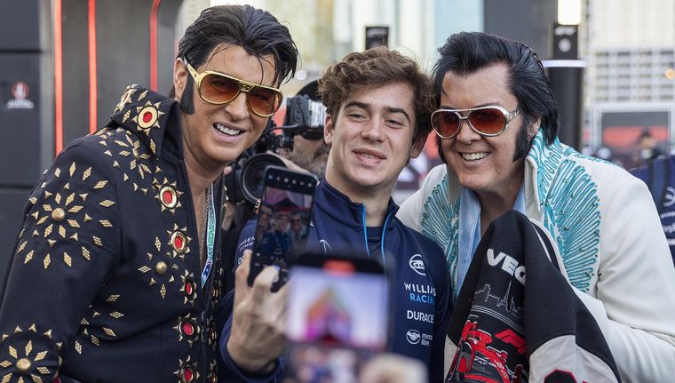 Colapinto disfruta el fin de semana del Gran Premio de Las Vegas en el que finalizó 14º. Foto: NA