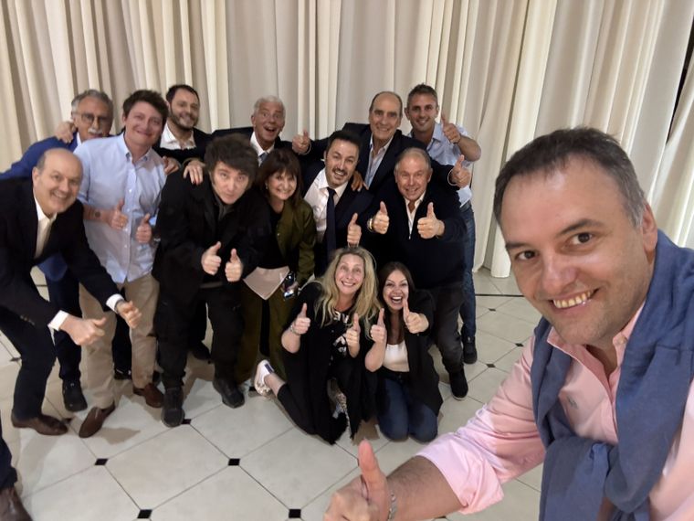 Tal como lo hizo el año pasado, Javier Milei convocó a su Gabinete a una reunión en la Quinta presidencial de Olivos. Tal como lo hizo el año pasado, Javier Milei convocó a su Gabinete a una reunión en la Quinta presidencial de Olivos.