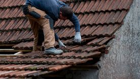 Desde el techo hasta la acequia, una recorrida por los lugares que conviene revisar para que el agua encuentre una salida durante una temporada que promete fuertes tormentas. &nbsp;