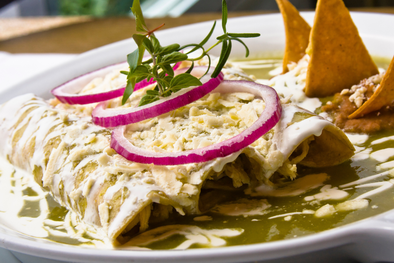 MDZol | Las enchiladas verdes tienen su origen en el México prehispánico, cuando los pueblos indígenas ya envolvían alimentos en tortillas de maíz.
