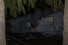 Una cabaña fue incendiada y el fuego estuvo a punto de extenderse a los bosques