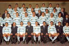 Los Pumas posaban con sus camisetas en la previa del tercer Mundial, luego de haberse despedido en primera ronda en 1987 y 1991, con Cacho parado en la segunda fila (de arriba hacia abajo) y ubicado tercero de derecha a izquierda. Foto: UAR