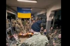 el video de un soldado ucraniano tocando el himno que se hizo viral el video de un soldado ucraniano tocando el himno que se hizo viral