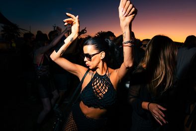 MDZol | Siempre vemos looks de verano, pero no para las noches frescas. ¡Nosotros te mostramos! Foto: The Fridman