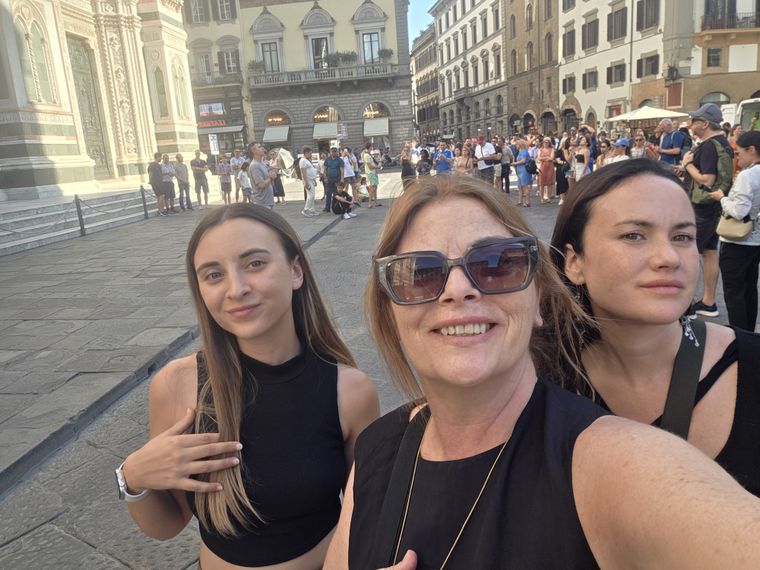 Te pasó alguna vez preparar la valija imaginando el viaje perfecto con tus hijas.