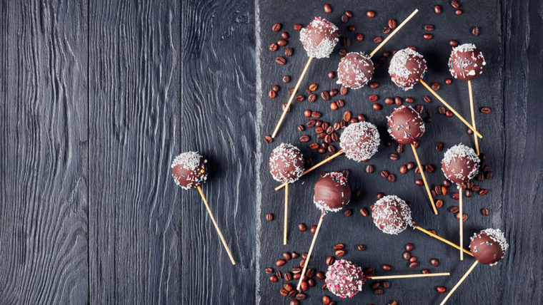 Gracias a las redes sociales, la receta de cake pops se volvió viral por sus colores y formas perfectas para fotos y videos. Gracias a las redes sociales, la receta de cake pops se volvió viral por sus colores y formas perfectas para fotos y videos.