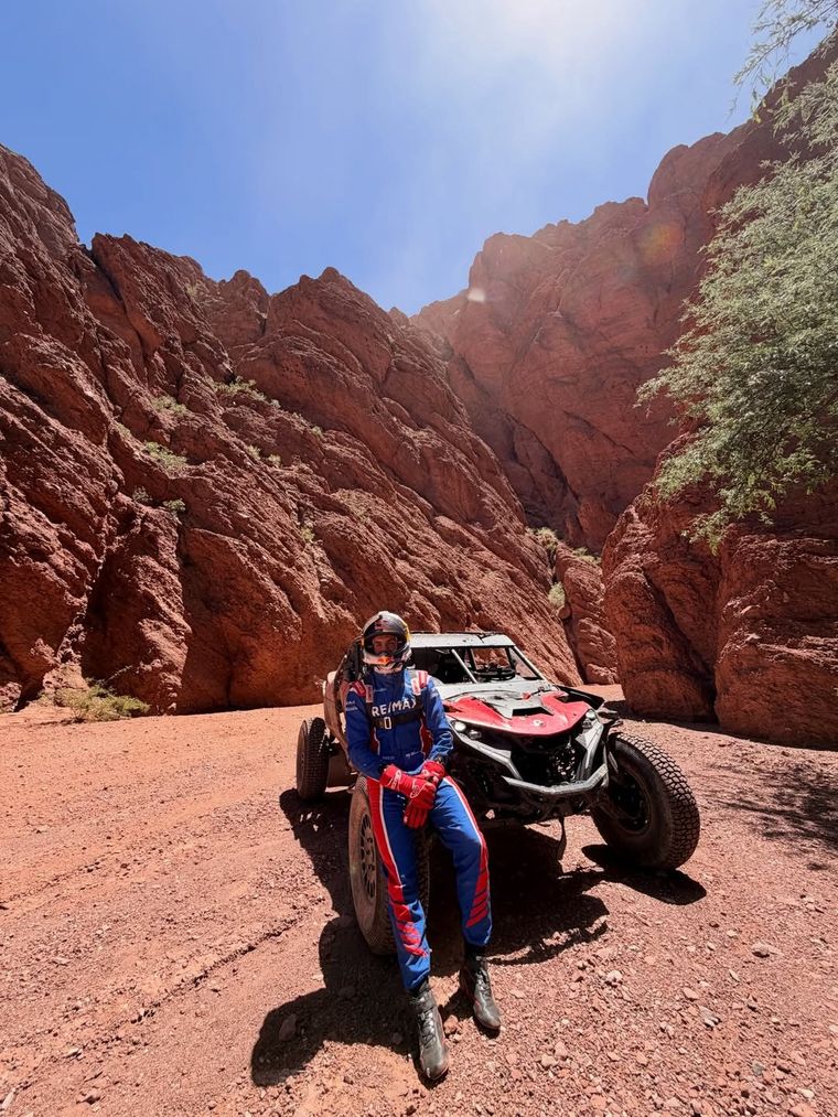 Benavides dedicó su Dakar 2026 a Juan Cruz Yacopini tras el grave accidente. Benavides dedicó su Dakar 2026 a Juan Cruz Yacopini tras el grave accidente.