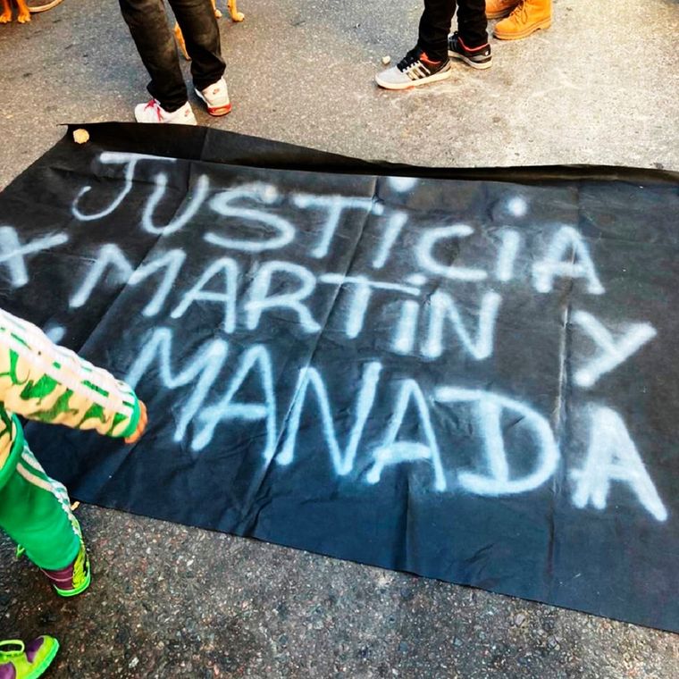 Vecinos marcharon pidiendo justicia. Foto: Sindicato de trabajadores caninos.