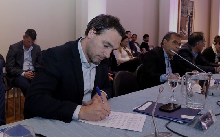 El ministro de Salud de Mendoza adhirió al acuerdo sobre la campaña contra el dengue Foto: Ministerio de Salud