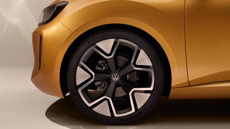 El concept del Volkswagen ID.Every1 tiene un motor delantero de 95 HP y alcanza una velocidad máxima de 130 km/h.