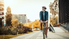 Andar en bicicleta mejora la salud física y mental.