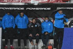 Pizzi bajo la lluvia en el Libertadores de América. Foto: TELAM