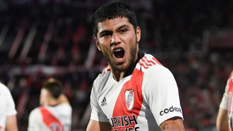 Robert Rojas ya se encuentra realizando ejercicios de trote liviano.