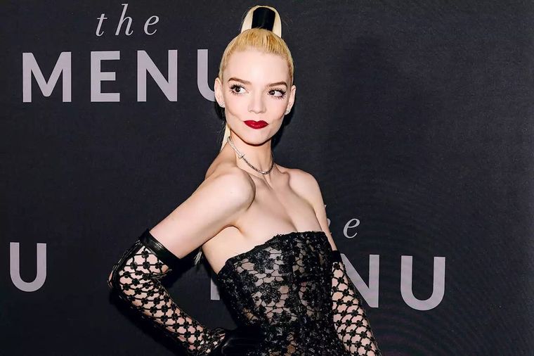 Anya Taylor Joy es la visión perfecta a la hora de elegir vestidos para las fiestas de fin de año Foto: Head Topics