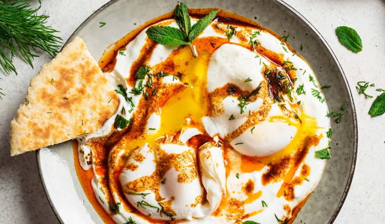 Actualmente, esta receta es tendencia en redes sociales por su presentación colorida y elegante.