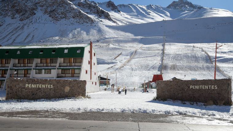 penitentes turistas ski nieve familia amigos (34).jpg