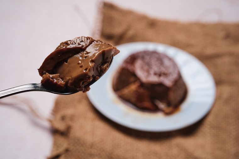 La receta de flan de chocolate es perfecta para hacer en porciones individuales y servir en eventos especiales. La receta de flan de chocolate es perfecta para hacer en porciones individuales y servir en eventos especiales.