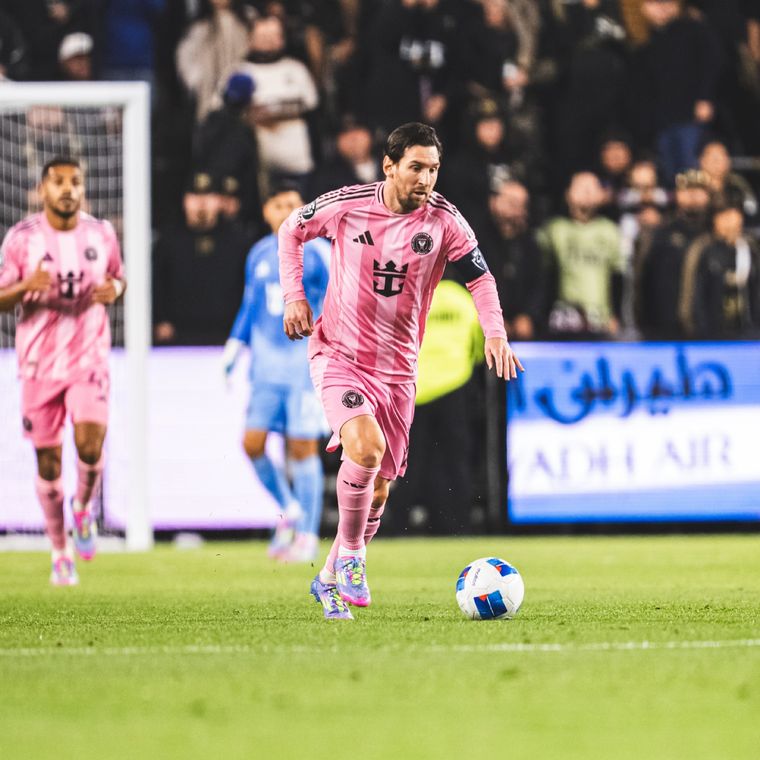 El equipo de Lionel Messi sufrió otra dura ante su acérrimo rival en un partido clave por los playoffs de la MLS. ¿Qué pasará con Javier Mascherano? Foto: @InterMiamiCF