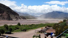 Las postales del dique Potrerillos impactan al ver el bajo nivel de agua. Las postales del dique Potrerillos impactan al ver el bajo nivel de agua.