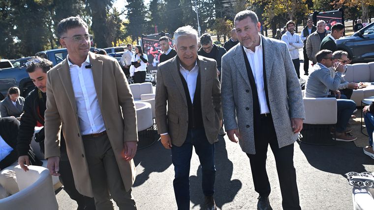 Marcos Calvente, Alfredo Cornejo y Flavio Kristich recorren el flamante Circuito Pinar del Este. Marcos Calvente, Alfredo Cornejo y Flavio Kristich recorren el flamante Circuito Pinar del Este.