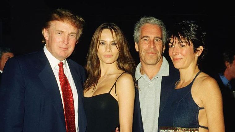 Donald Trump, Melania Trump, Jeffrey Epstein y Ghislaine Maxwell durante una fiesta en Florida en el 2000 en Estados Unidos. Foto Archivo Donald Trump, Melania Trump, Jeffrey Epstein y Ghislaine Maxwell durante una fiesta en Florida en el 2000 en Estados Unidos. Foto Archivo