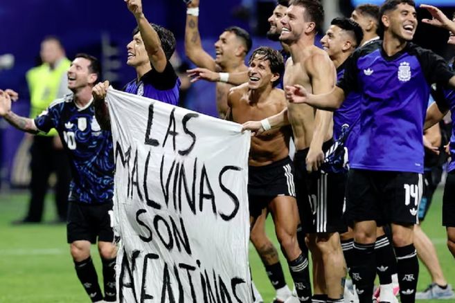 En el Mundial 2026, la selección argentina desplegó la bandera por Malvinas.