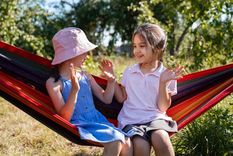 El juego libre, no reglado, aquel que pone más en juego la imaginación, también es fundamental para el desarrollo cognitivo. El juego libre, no reglado, aquel que pone más en juego la imaginación, también es fundamental para el desarrollo cognitivo.