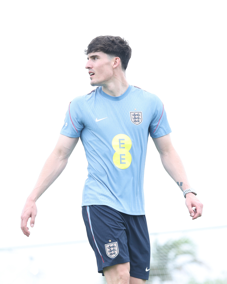 Tino Livramento se perderá el Mundial con Inglaterra por un desgarro. Tino Livramento se perderá el Mundial con Inglaterra por un desgarro.